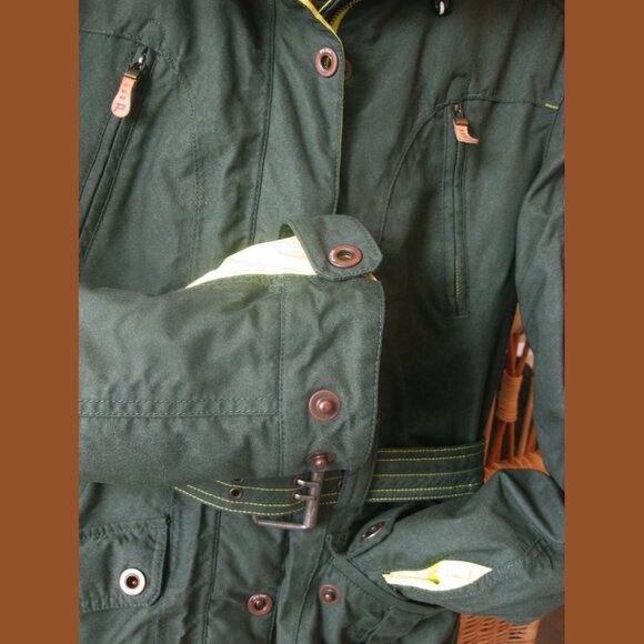 PEAK PERFORMANCE OUTDOOR JACKET DESIGNED IN SWEDEN - Picture 8 of 9